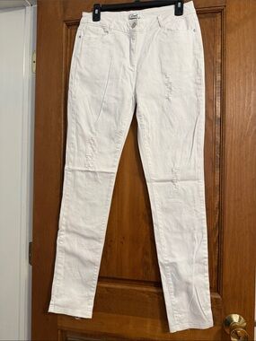 Axel White Skinny Jeans with Subtle Distress